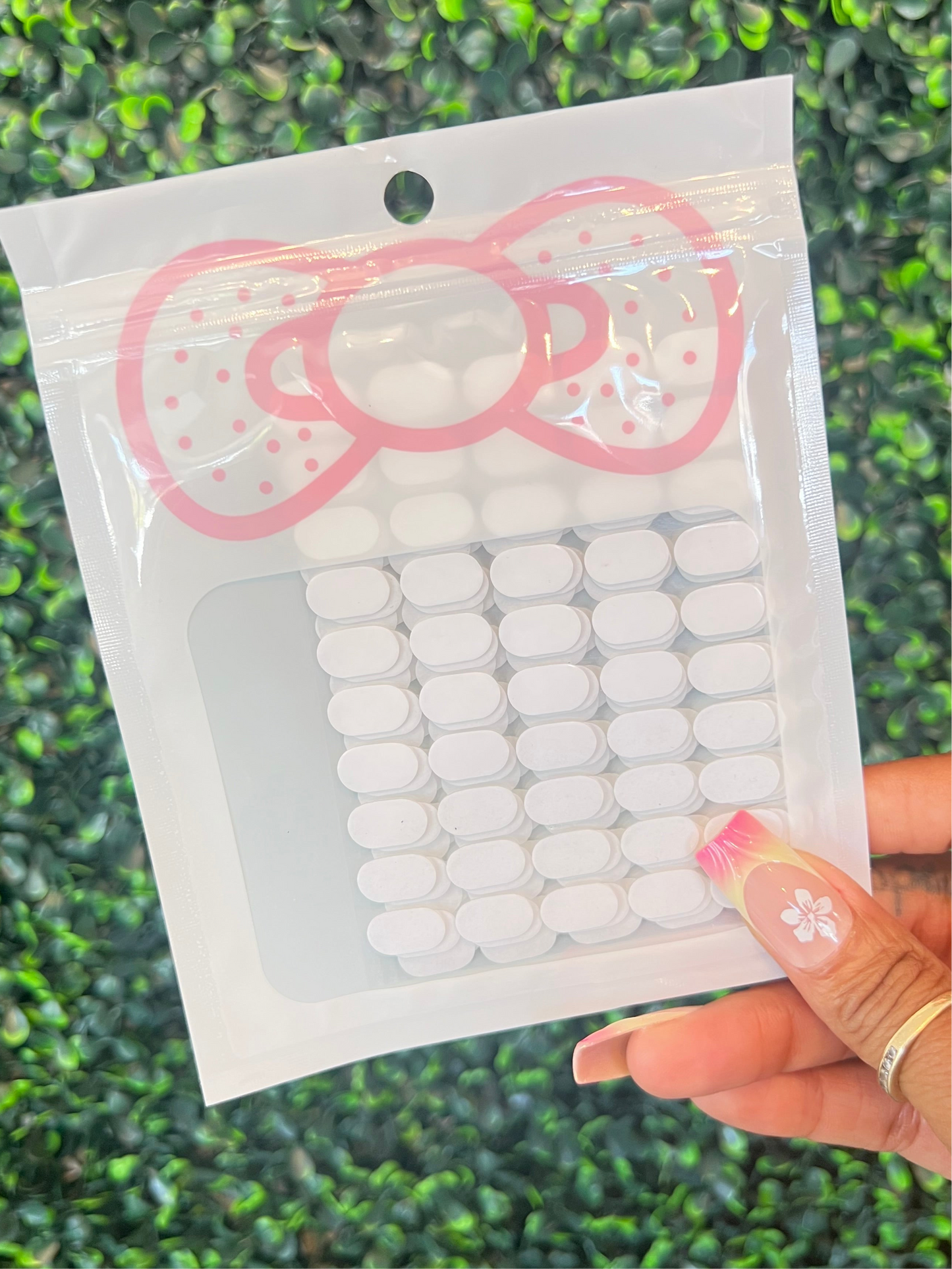 NAIL ART STICKY TABS FOR PRESS ONS (200 PCS)